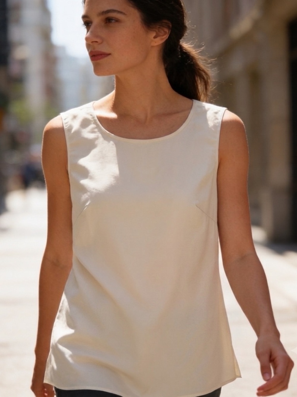 TRAVELSMITH Sleeveless Cream Women's Top - Classic Summer Layer EUC